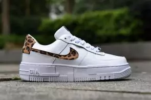 chaussures pour femme homme nike air force 1 pixel white leopard